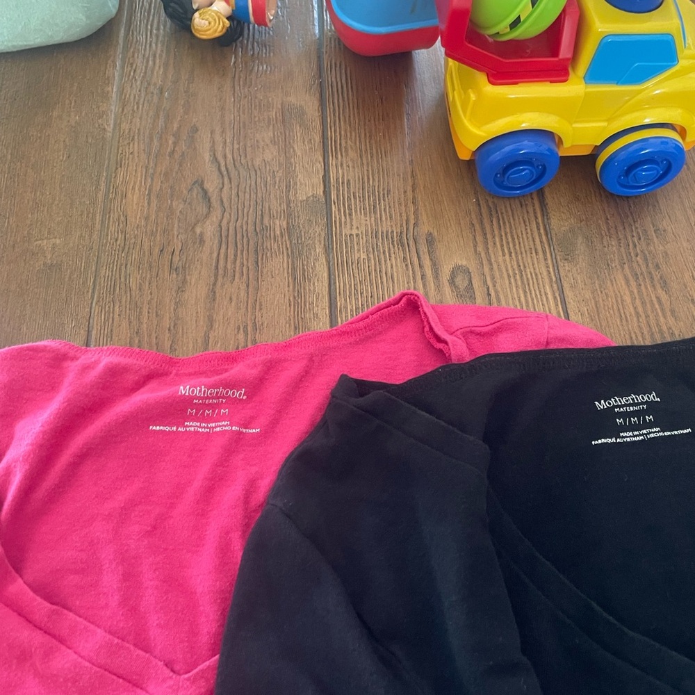 Set of Three V-Neck T-Shirts maternity - Picture 3 of 3